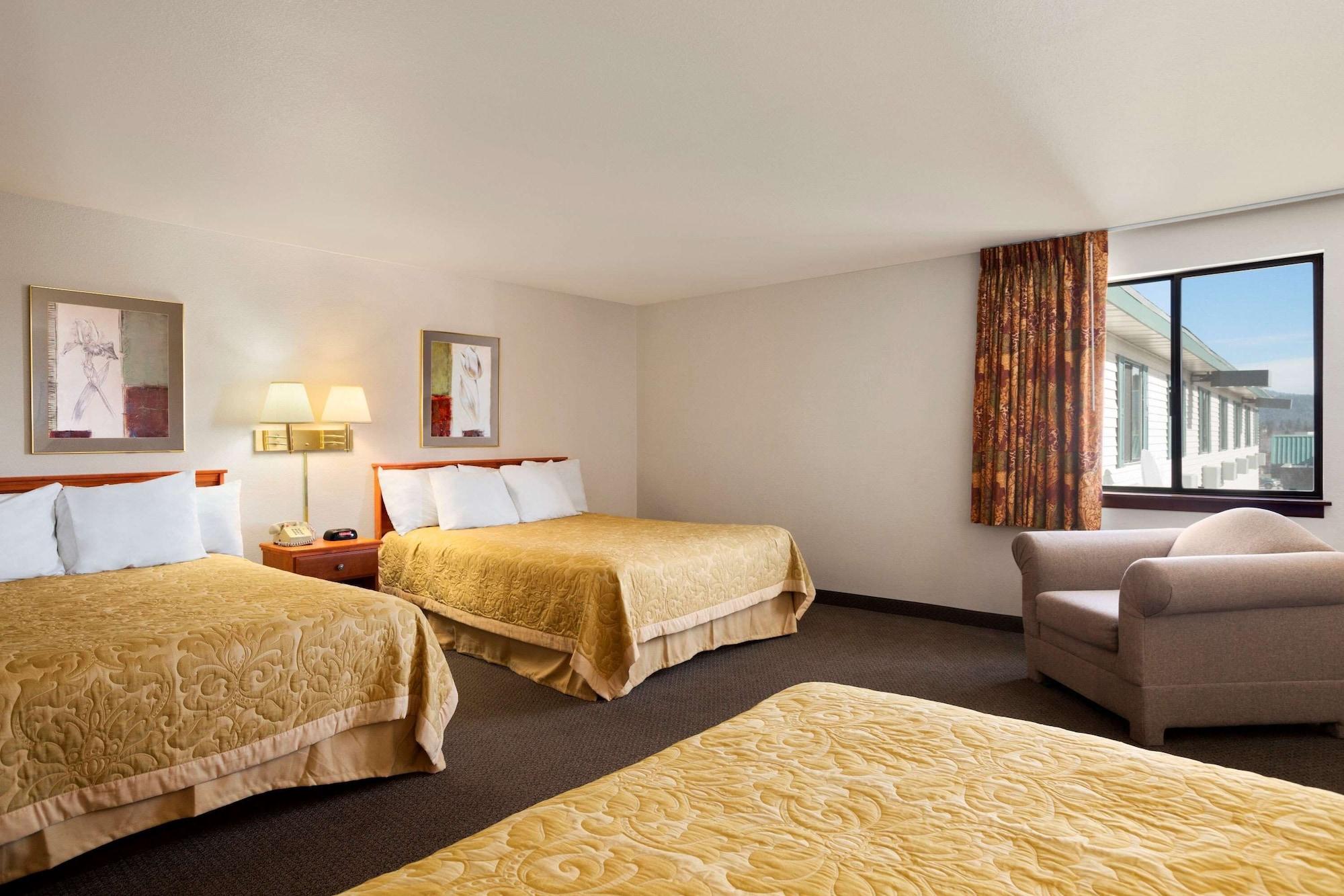 Super 8 By Wyndham Coeur D'Alene Motel Exterior photo