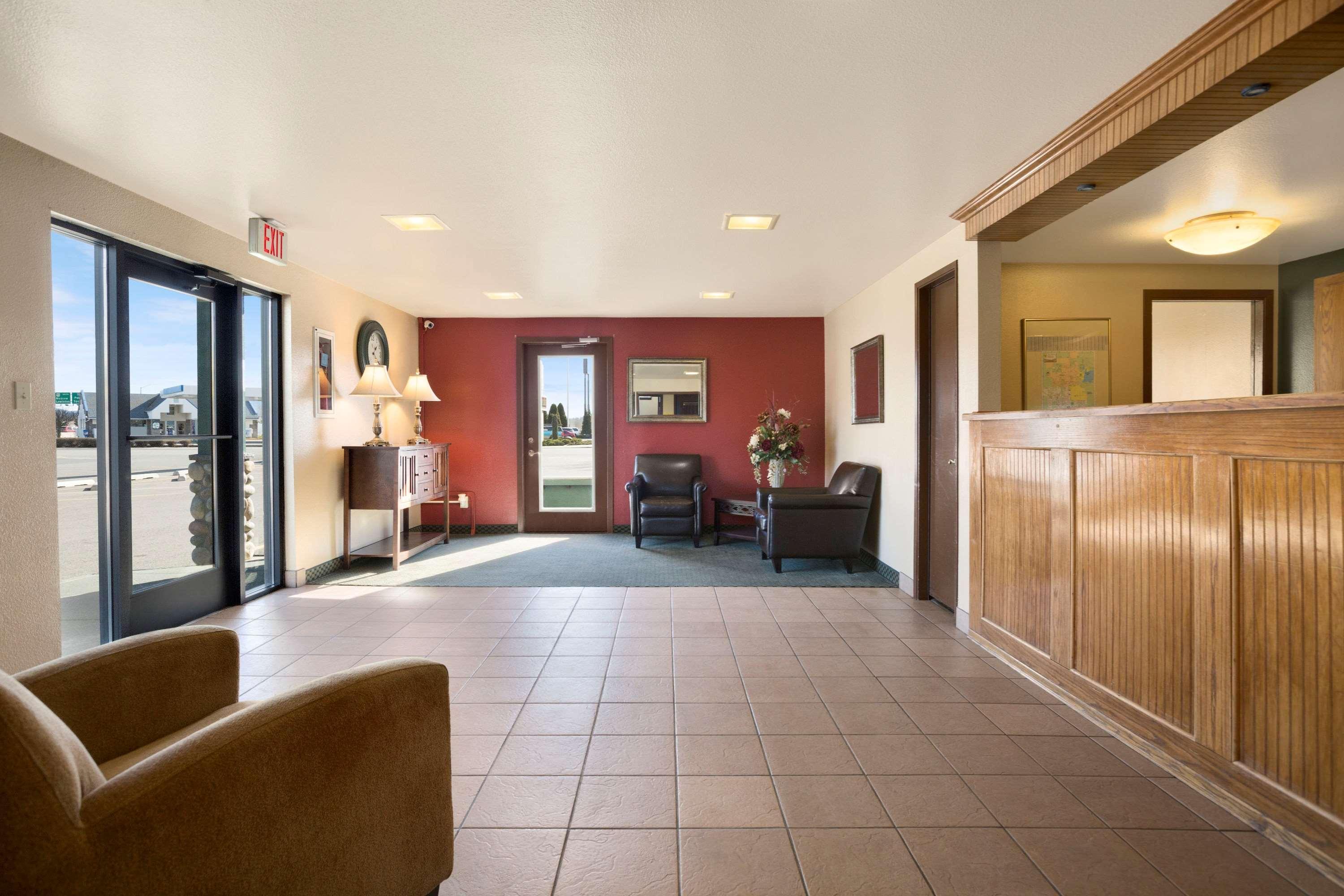 Super 8 By Wyndham Coeur D'Alene Motel Exterior photo