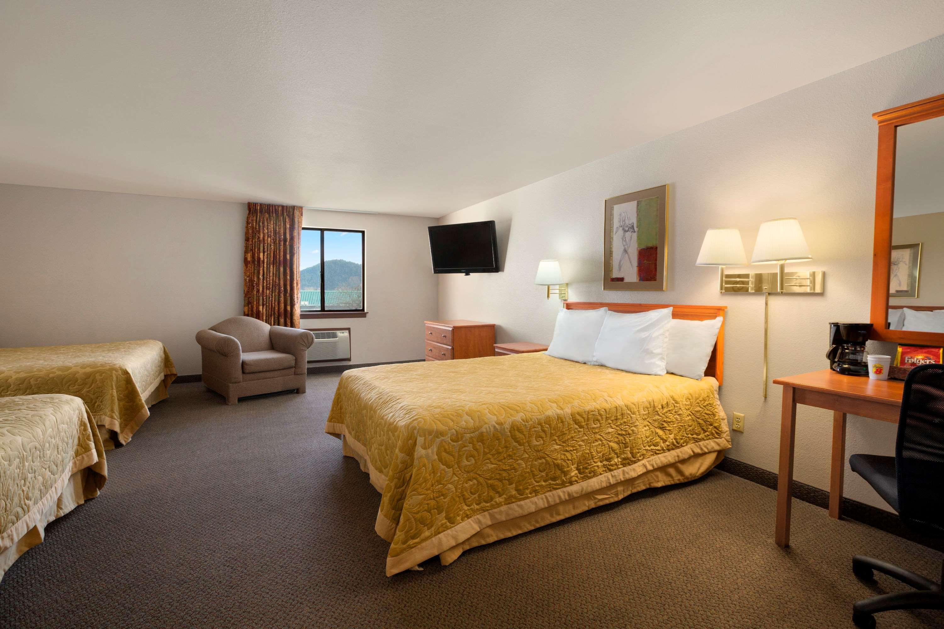 Super 8 By Wyndham Coeur D'Alene Motel Exterior photo